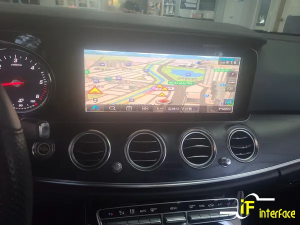 Mercedes-Benz E-Class W213のドライブレコーダー取付事例 施工写真 4-1