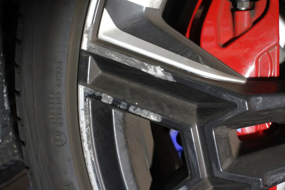 BMW i5 wheel repair - BMW i5 Wheel Repair Review: Powder Coating for Deep Damage photo 4