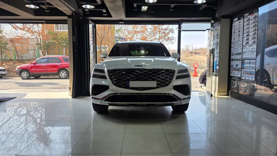 Genesis GV80 body kit installation result