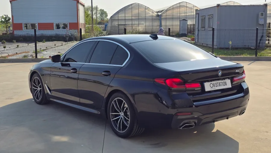 BMW 5 Series G30のカーフィルム施工事例 施工写真 6