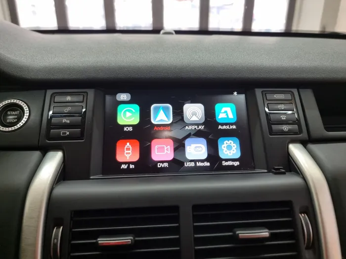 Land Rover Discovery SportのAndroid Auto・CarPlay取付事例 施工写真 2-2