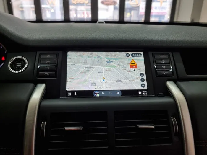 Land Rover Discovery SportのAndroid Auto・CarPlay取付事例 施工写真 3-2