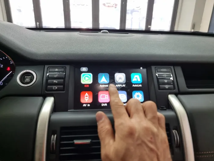 Land Rover Discovery SportのAndroid Auto・CarPlay取付事例 施工写真 4-2