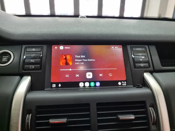 Land Rover Discovery SportのAndroid Auto・CarPlay取付事例 施工写真 1-3