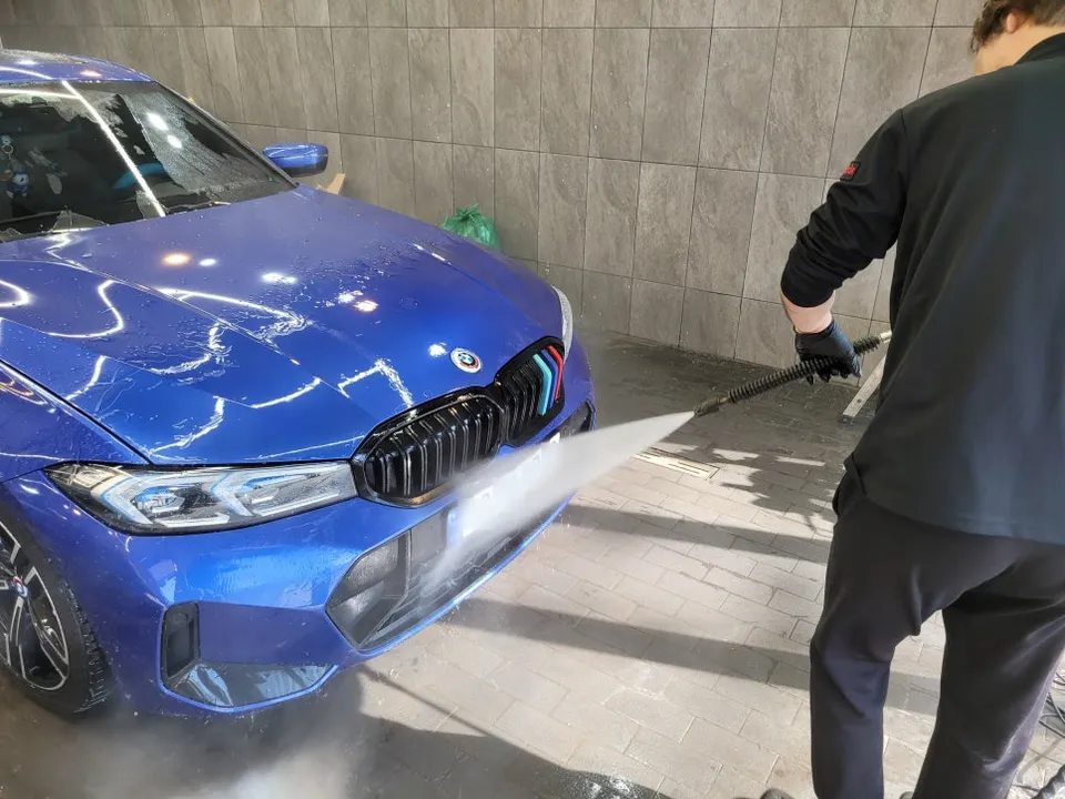 BMW 3 Seriesのガラスコーティング事例|韓国での施工 施工写真 3-2