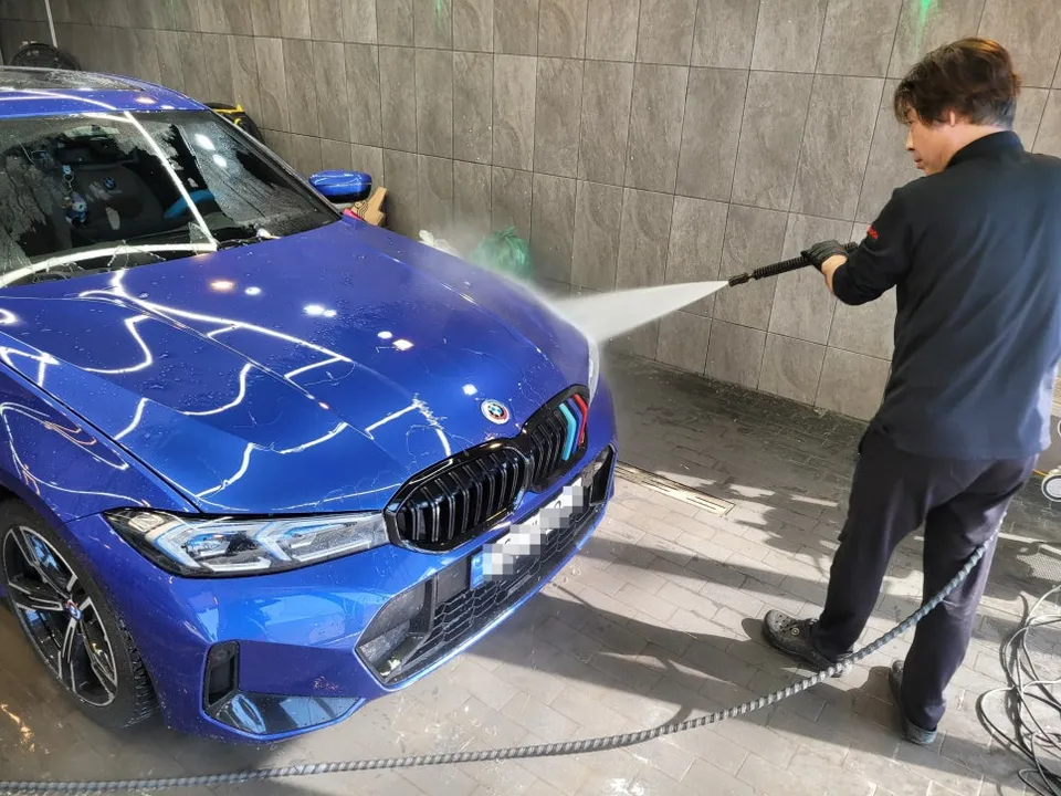 BMW 3 Seriesのガラスコーティング事例|韓国での施工 施工写真 1-3