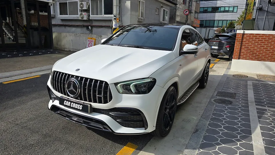 Mercedes-Benz GLEのカーラッピング事例｜サテンメタリックブラックロックグレー 写真