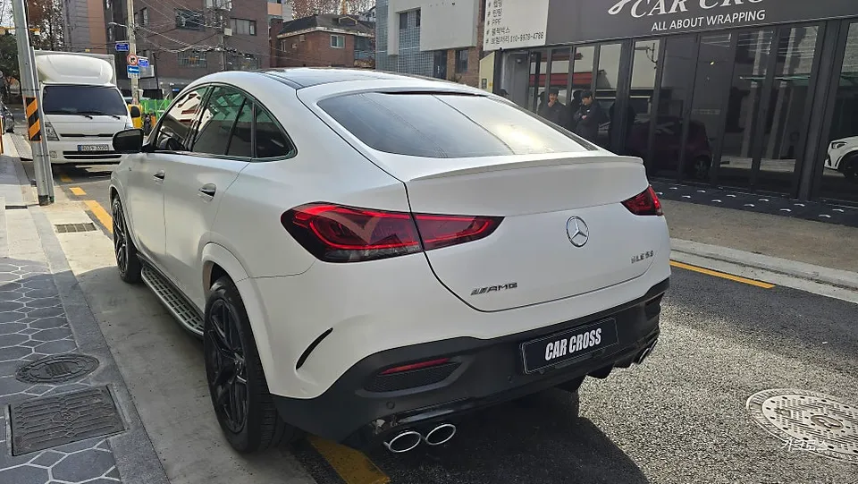 Mercedes-Benz GLEのカーラッピング事例|サテンメタリックブラックロックグレー 施工写真 3-1