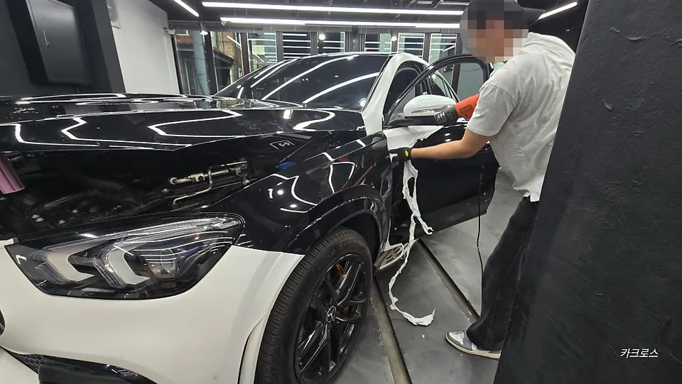 Mercedes-Benz GLEのカーラッピング事例|サテンメタリックブラックロックグレー 施工写真 1-2