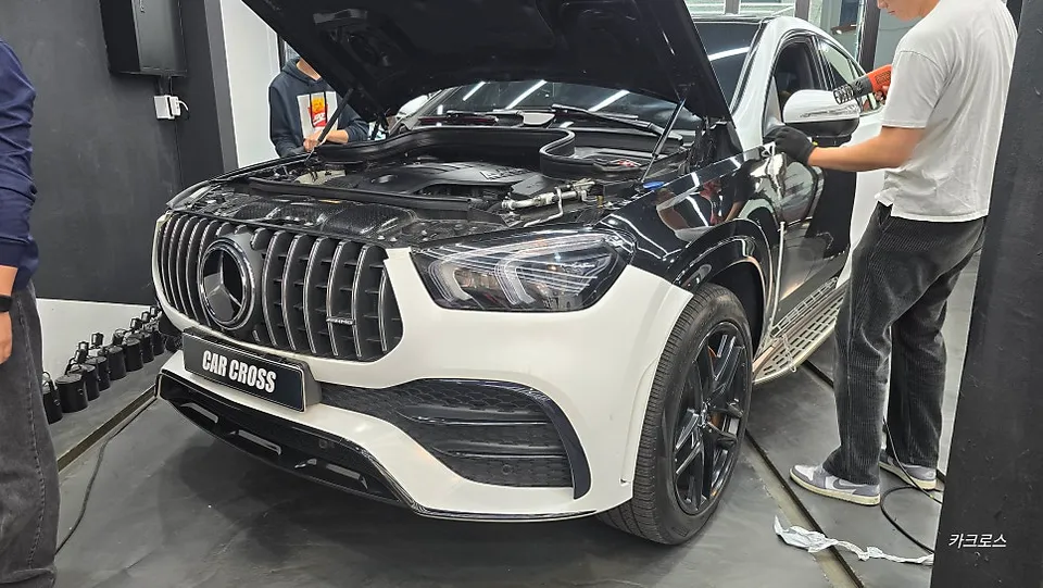 Mercedes-Benz GLEのカーラッピング事例|サテンメタリックブラックロックグレー 施工写真 2-2