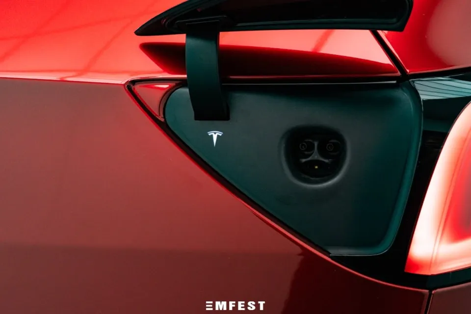Tesla Model Y PPF施工事例｜費用目安と仕上がり 施工写真 1-2