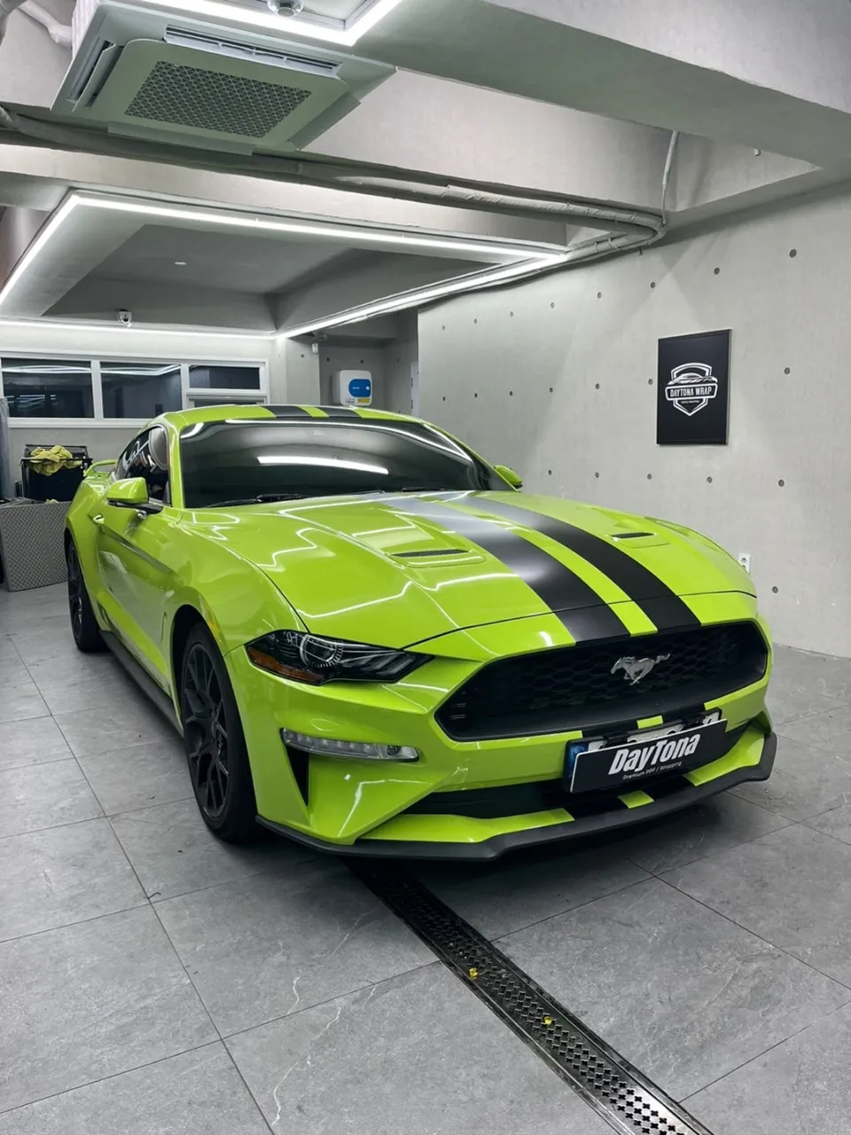 Ford Mustangのカーラッピング事例|費用目安・仕上がり 施工写真 3-2