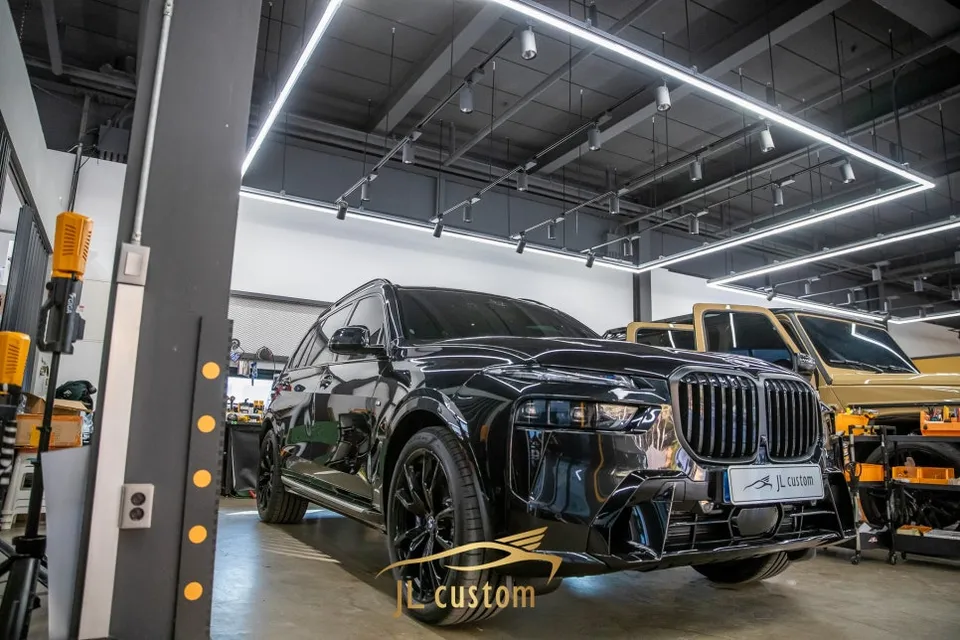 BMW X7 Ambient Lighting Review — Enhanced Luxury photo 1