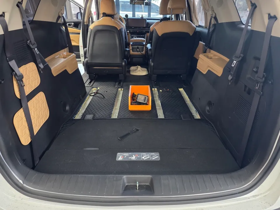 Kia Carnivalのカーフィルム施工事例｜費用目安と仕上がり 施工写真 1-2
