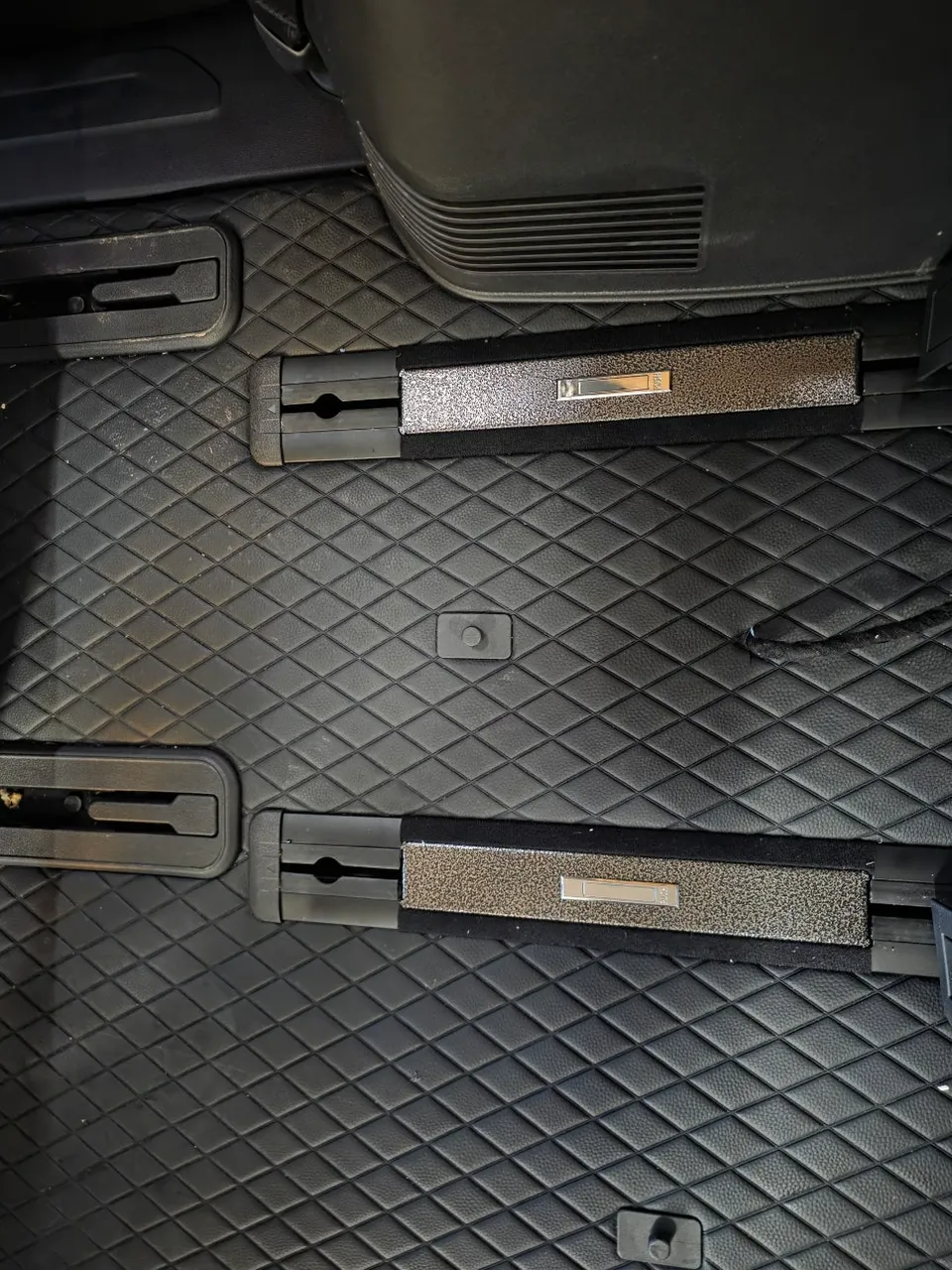 Kia Carnivalのカーフィルム施工事例｜費用目安と仕上がり 施工写真 1-3