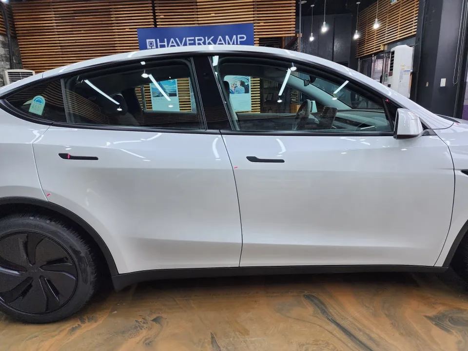 Tesla Model Y PPF施工事例｜費用目安と仕上がり 施工写真 3-1