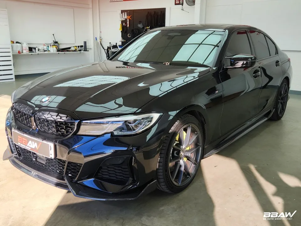 BMW 3 Seriesのカーラッピング事例|費用目安・仕上がり 施工写真 2-1