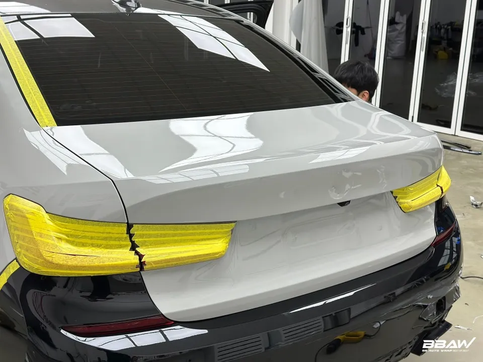 BMW 3 Seriesのカーラッピング事例|費用目安・仕上がり 施工写真 2-3