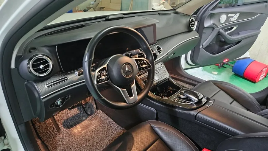 Mercedes-Benz E-Class W213 ambient lighting review