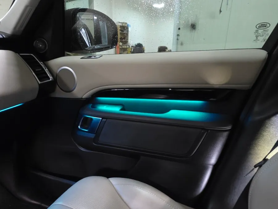 Land Rover Discovery 5 ambient lighting installation result