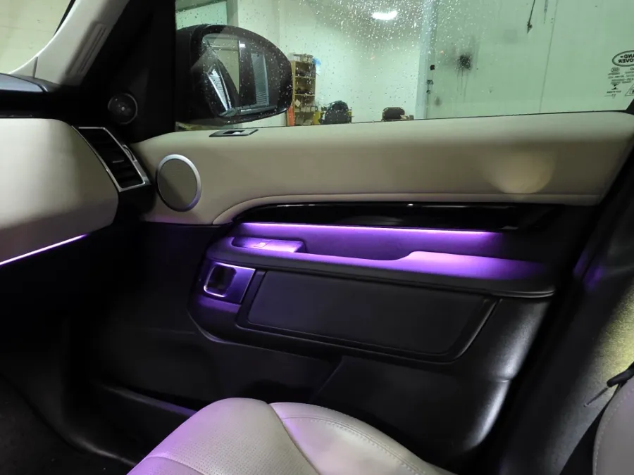Land Rover Discovery 5 ambient lighting - Land Rover Discovery 5 Ambient Lighting Review photo 4