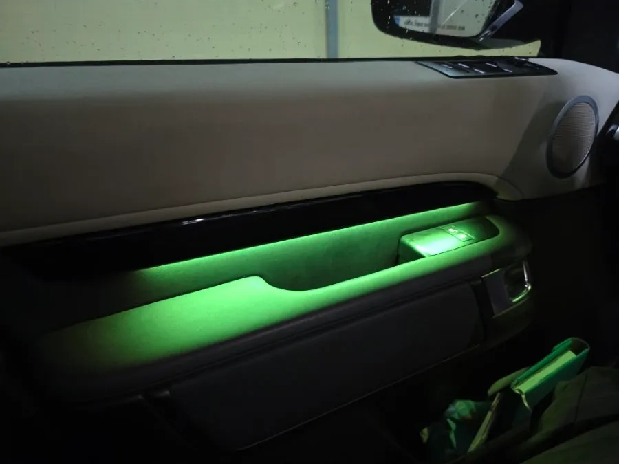 Land Rover Discovery 5 ambient lighting - Land Rover Discovery 5 Ambient Lighting Review photo 5