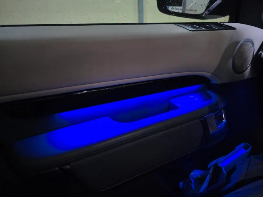 Land Rover Discovery 5 ambient lighting - Land Rover Discovery 5 Ambient Lighting Review photo 6