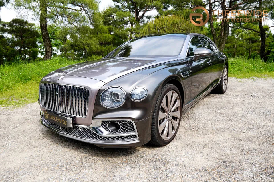 Bentley Flying Spur vinyl wrap installation result