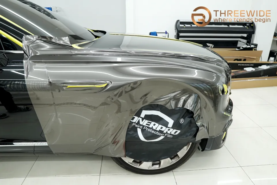 Bentley Flying Spurのツートンカーラッピング事例 施工写真 2-2