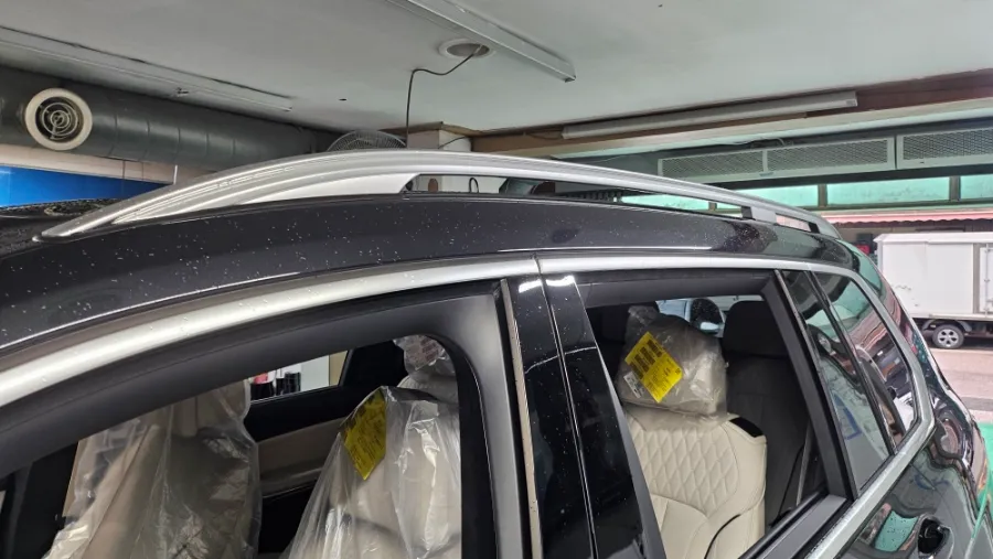 BMW X7のカーラッピング事例|クロームブラック化 施工写真 1-2