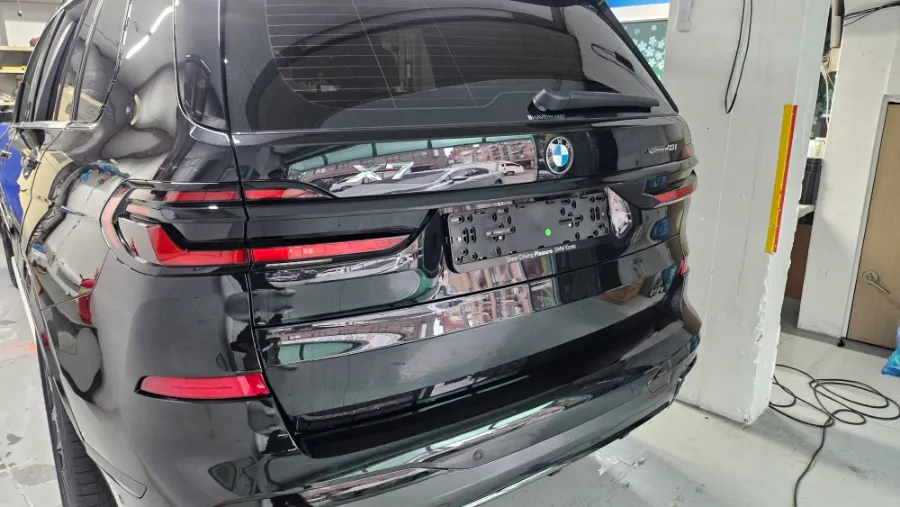 BMW X7のカーラッピング事例|クロームブラック化 施工写真 2-3