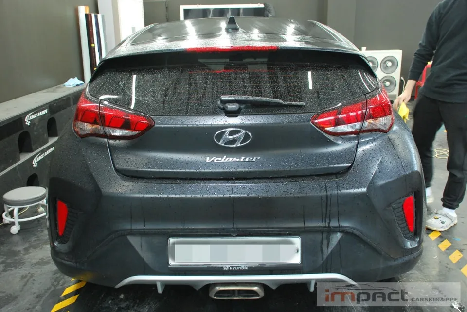 Hyundai Veloster JSのカーラッピング事例|費用目安・仕上がり 施工写真 2-1