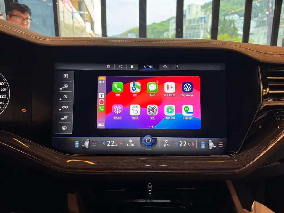 Volkswagen Touareg android head unit - Volkswagen Touareg Full Screen CarPlay Upgrade Review photo 3
