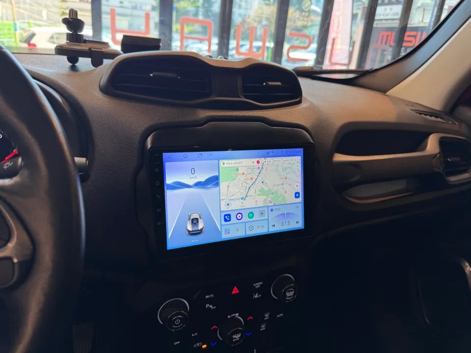 JeepのAndroid Auto・CarPlay取付事例 施工写真 3