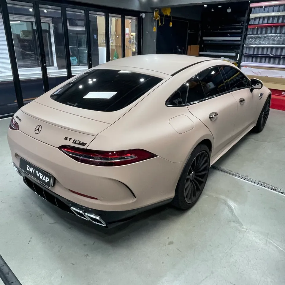 Mercedes-Benz AMG GT 43のカーラッピング事例|デカールで個性をプラス 施工写真 3-2