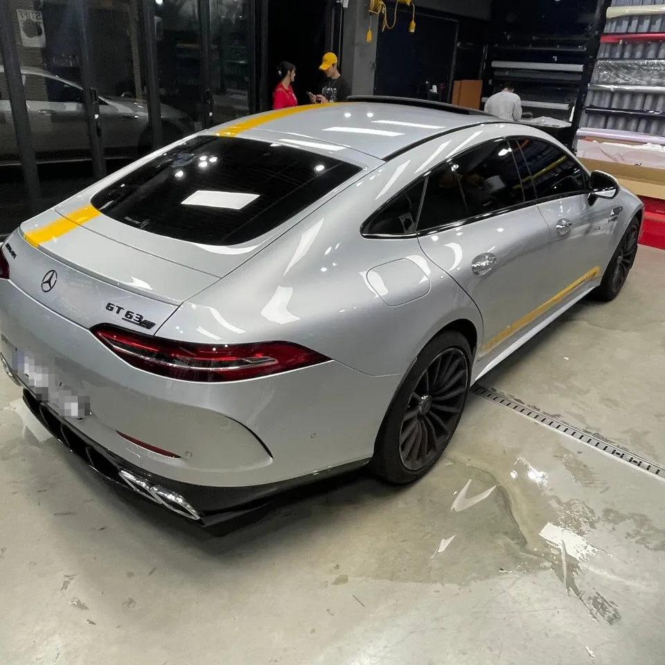 Mercedes-Benz AMG GT 43のカーラッピング事例|デカールで個性をプラス 施工写真 1-3