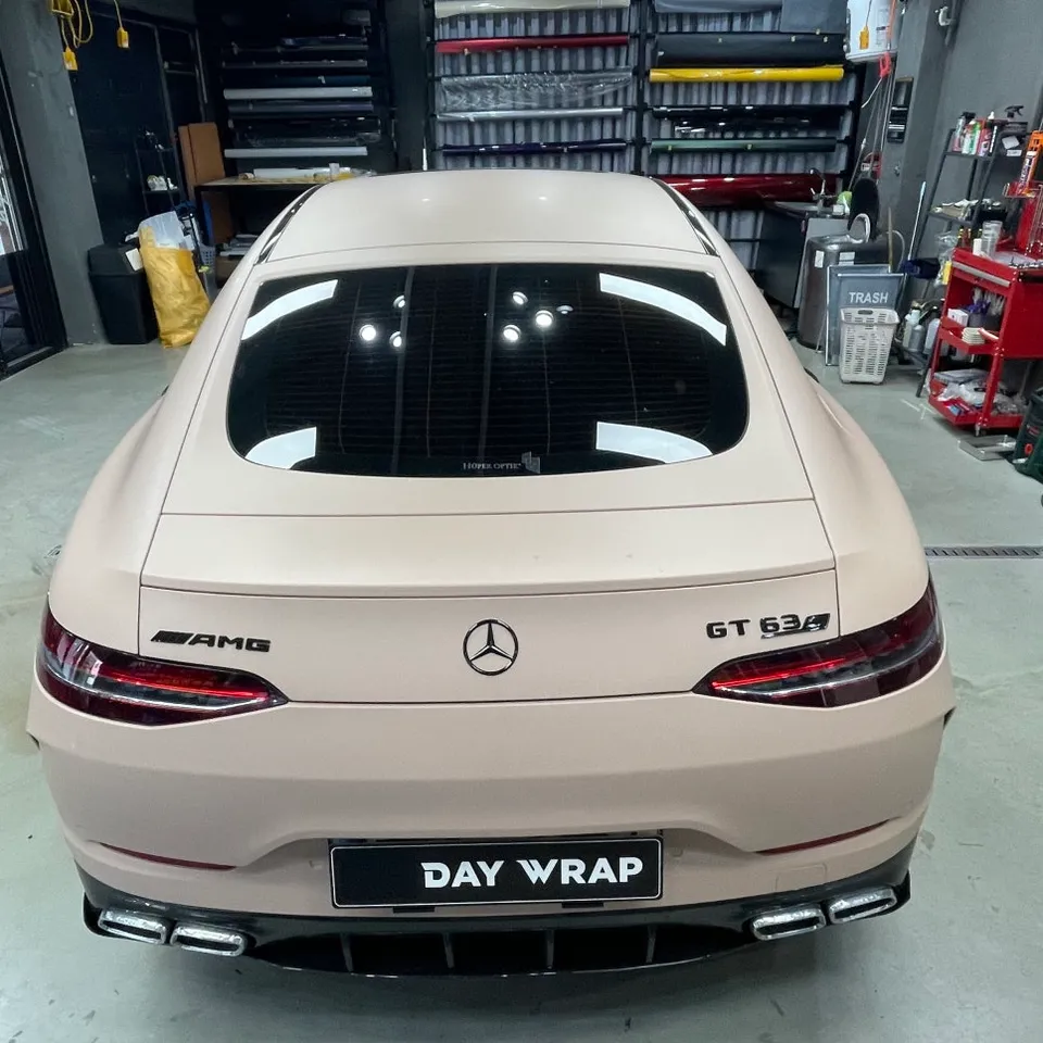 Mercedes-Benz AMG GT 43のカーラッピング事例|デカールで個性をプラス 施工写真 2-3