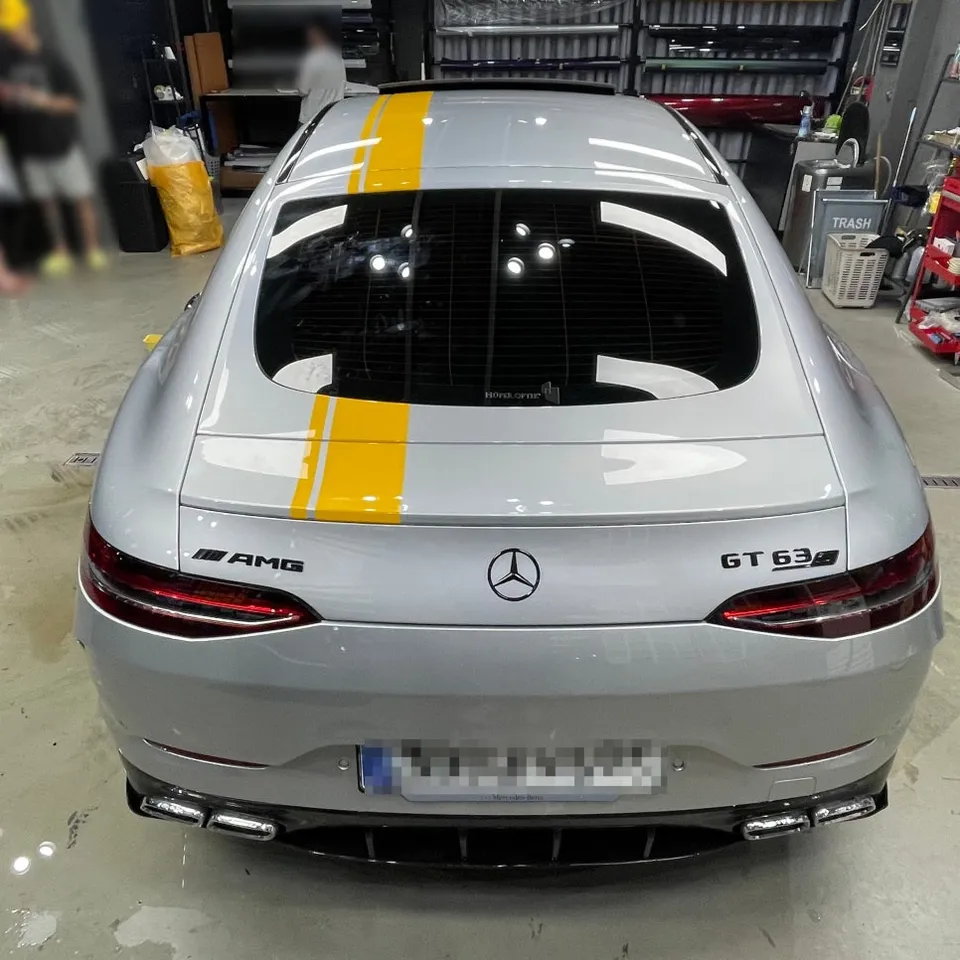 Mercedes-Benz AMG GT 43のカーラッピング事例|デカールで個性をプラス 施工写真 3-3