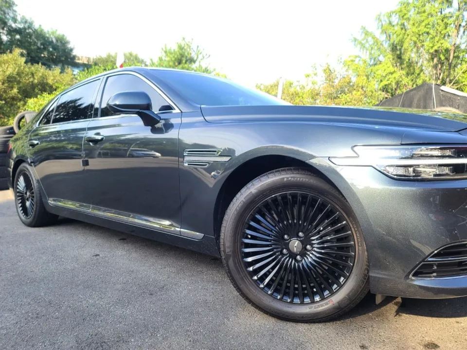 Genesis G90 Wheel Repair Review - Black Refinishing photo 2