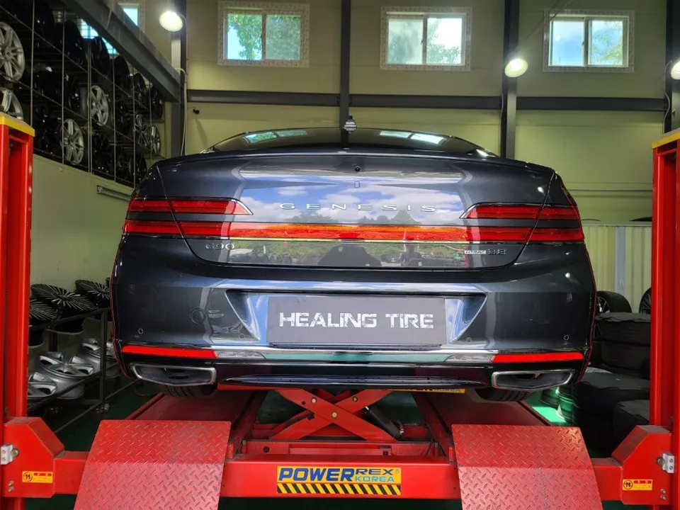 Genesis G90 wheel repair - Genesis G90 Wheel Repair Review - Black Refinishing photo 3