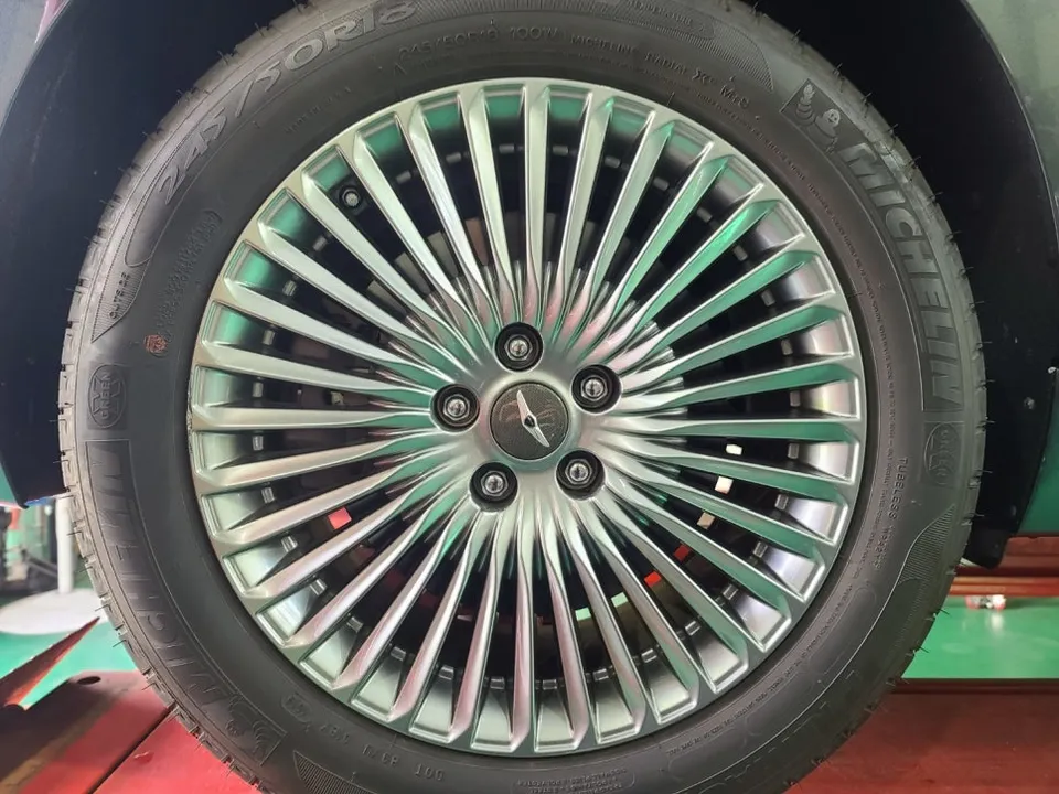 Genesis G90 wheel repair - Genesis G90 Wheel Repair Review - Black Refinishing photo 4