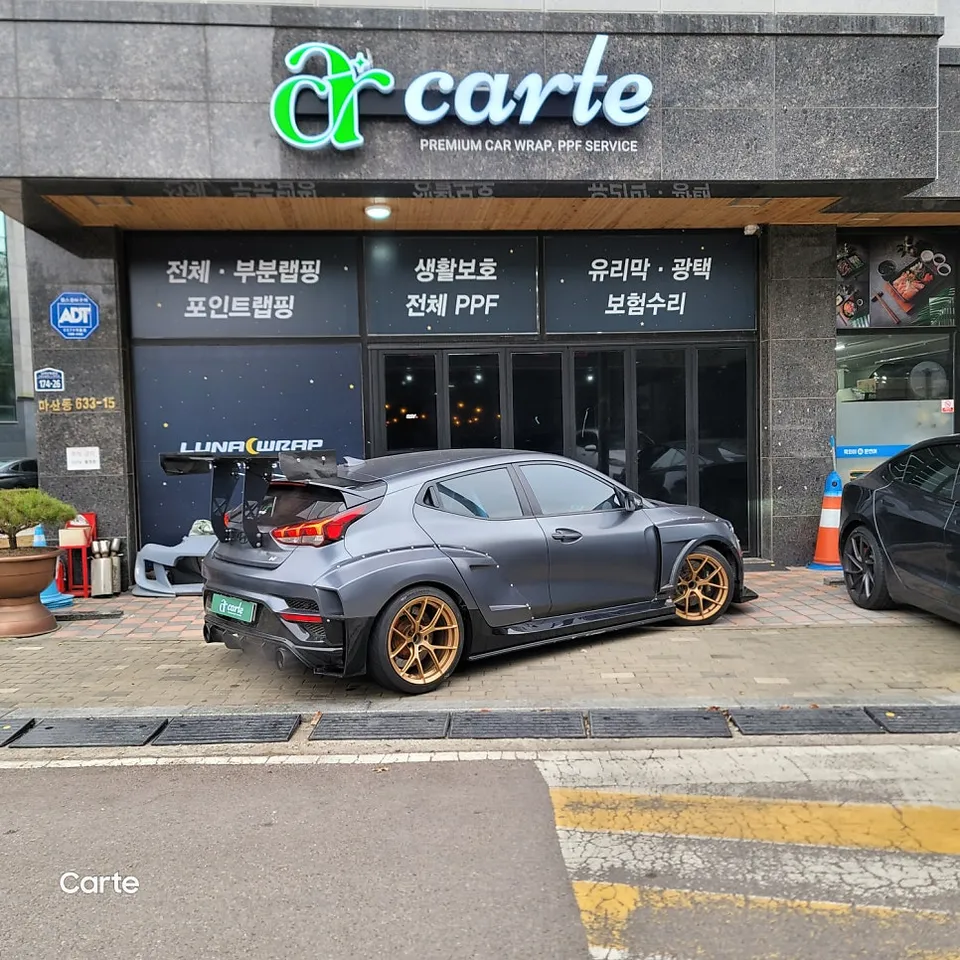 Hyundai Veloster Nのカーラッピング事例|費用目安・仕上がり 施工写真 2-1