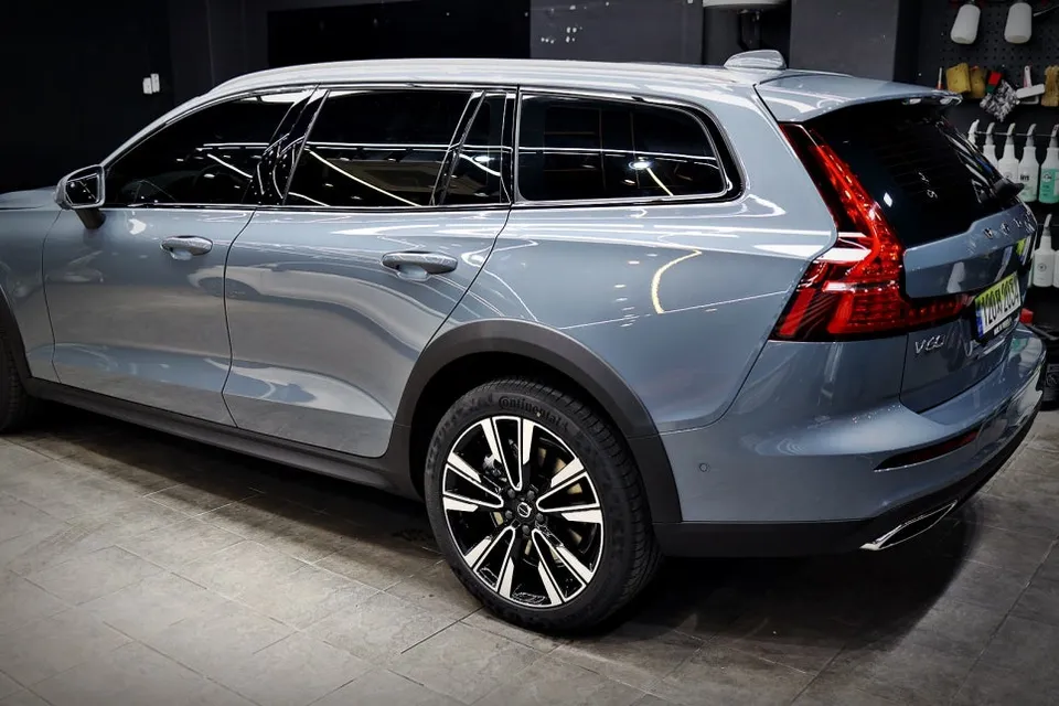 Volvo V60 PPF施工事例｜費用目安と仕上がり 施工写真 2-1
