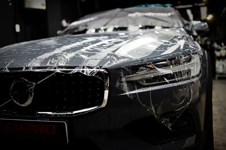Volvo V60 PPF施工事例｜費用目安と仕上がり 施工写真 2-3