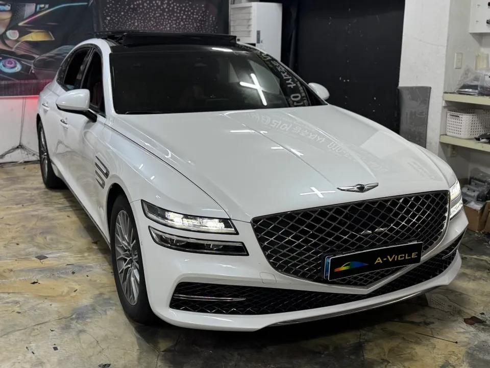 Genesis G80 ambient lighting installation result