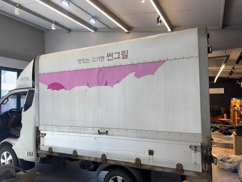 Hyundai Porter 2のカーラッピング事例|費用目安・仕上がり 施工写真 4-1