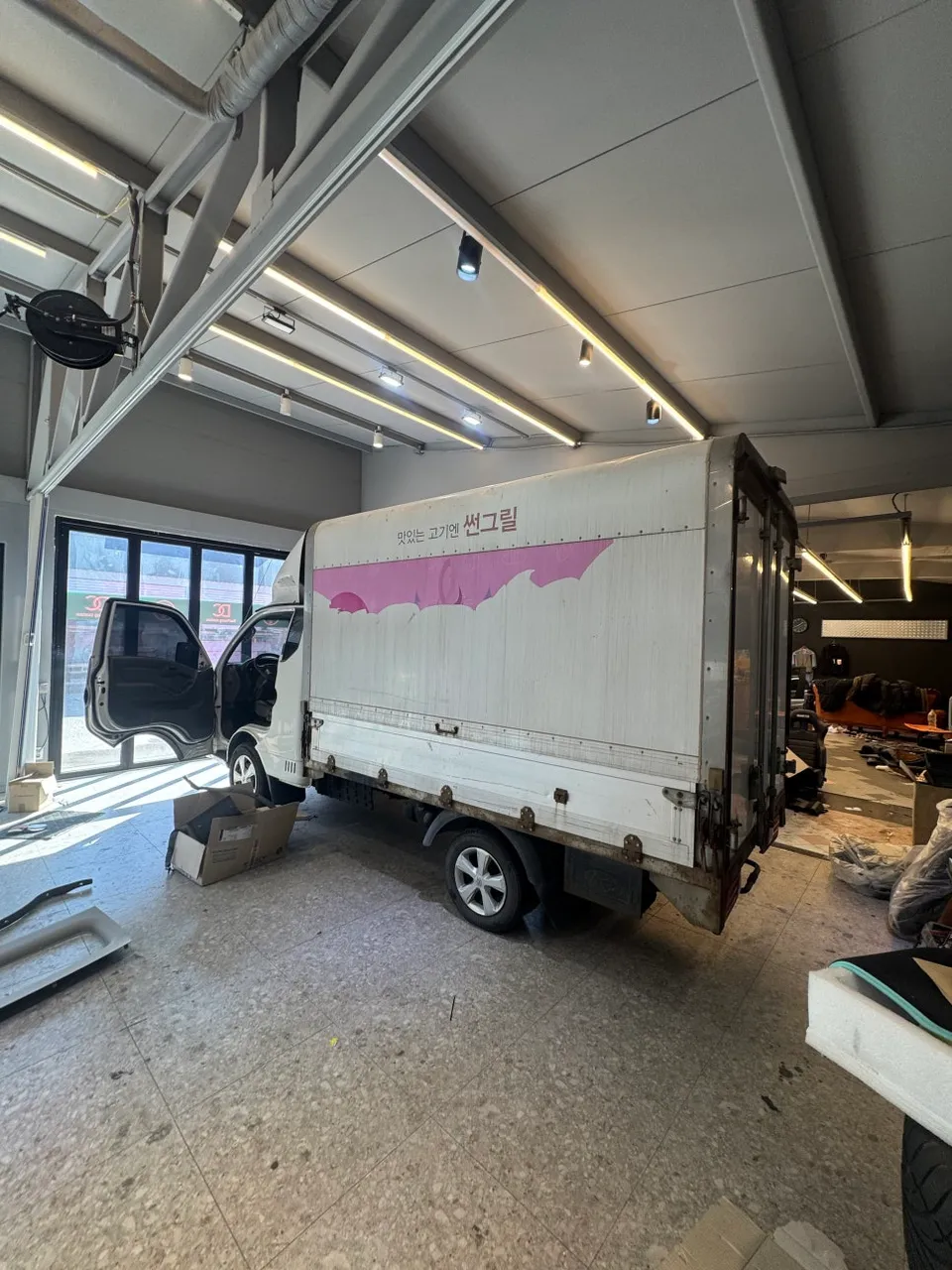 Hyundai Porter 2のカーラッピング事例|費用目安・仕上がり 施工写真 1-2