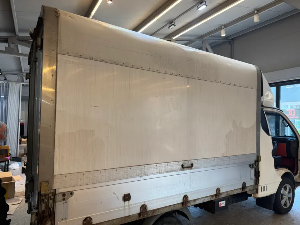 Hyundai Porter 2のカーラッピング事例|費用目安・仕上がり 施工写真 3-2