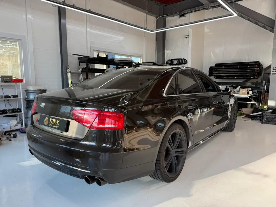 Audi S8 vinyl wrap - Audi S8 Vinyl Wrap Review: Navarra Blue Full Color Change photo 5