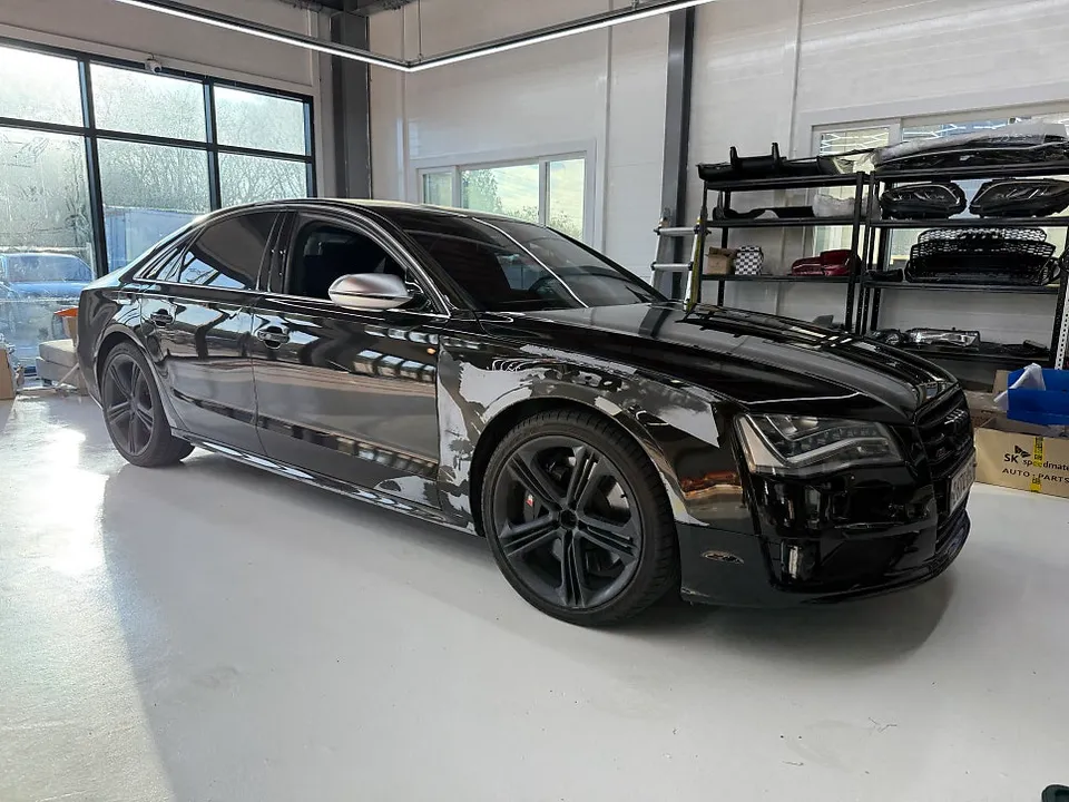 Audi S8 vinyl wrap - Audi S8 Vinyl Wrap Review: Navarra Blue Full Color Change photo 6
